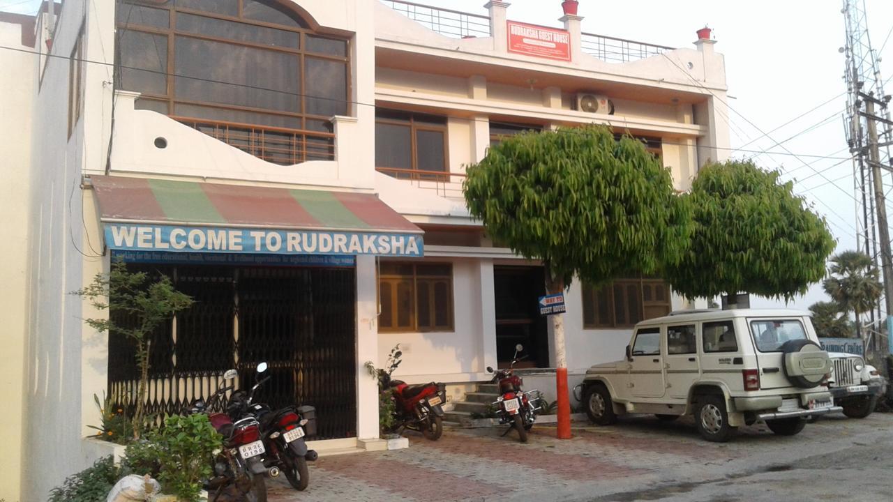 Rudraksha Guest House พุทธคยา ภายนอก รูปภาพ